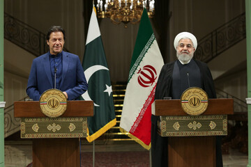 President Rouhani, PM Imran Khan discuss US "economic terrorism" against Iran