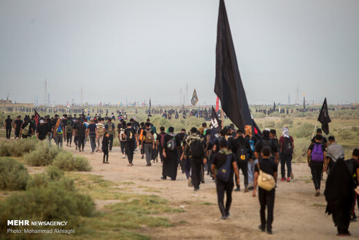 پیاده‌روی زائران اربعین درمناطق جنوبی عراق(الخضر در استان المثنی)