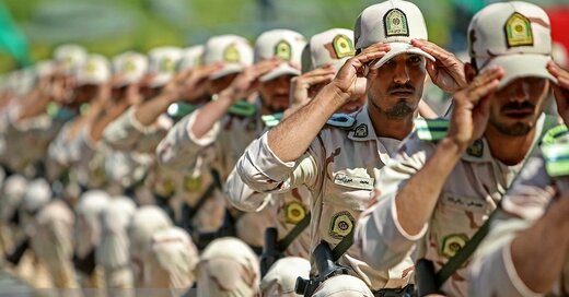 یک دهه هشتادی: پست دادن چه فرقی با پست گذاشتن داره؟! یک دهه هشتادی: پست دادن چه فرقی با پست گذاشتن داره؟!