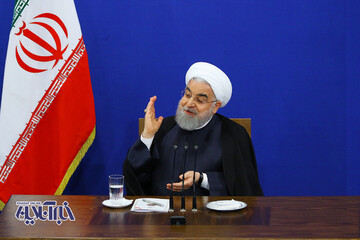 صداوسیمایی که دولت روحانی با آن می‌سازد/پاسخ همراه با خنده به سوال خبرنگار کیهان/گلایه از تفسیرهای شورای نگهبان/حواشی نشست خبری رئیس‌جمهور