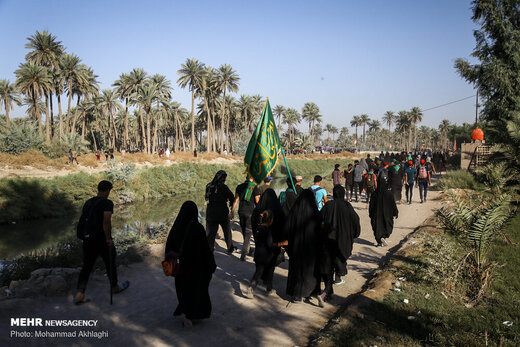 پیاده روی زائران اربعین در منطقه الجربوعیه استان بابل