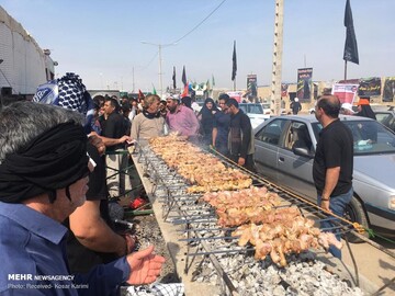 مسیر نجف به کربلا توسط ۱۲۰۰ داوطلب نظافت می‌شود