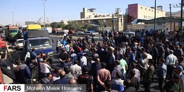 تجمع کارگران آذرآب اراک در اعتراض به پرداخت نشدن حقوق 