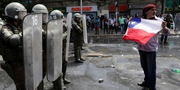 کشتار در شیلی؛ اعتراض به گرانی بلیت مترو تاکنون ۱۸ کشته داشته