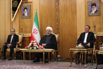 روحانی: در برابر توطئه‌ها، تحریم‌ها و حصر آمریکا به زانو در نمی‌آییم
