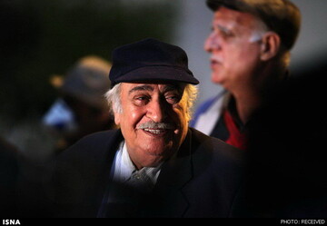 ابراهیم آبادی کنار استادش به خاک سپرده شد