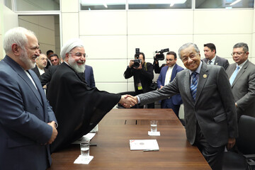 روحانی:تسلیم آمریکا نمی‌شویم/ایستادگی ما در خاورمیانه زبانزد است