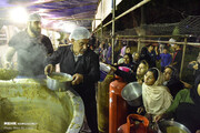 چطور دیگ نذری ۸۴ تنی در شیراز روی اجاق می‌رود؟