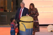 فیلم | ترامپ ، ملانیا و عروسک مینیون در کاخ سفید هالووین گرفتند!