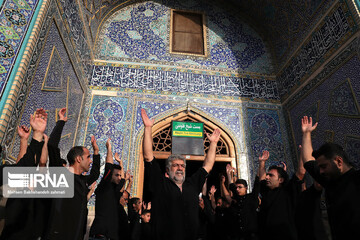 عزاداری روز شهادت امام رضا علیه‌السلام در حرم رضوی