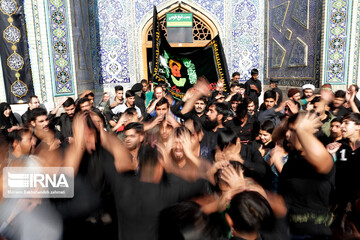 عزاداری روز شهادت امام رضا علیه‌السلام در حرم رضوی