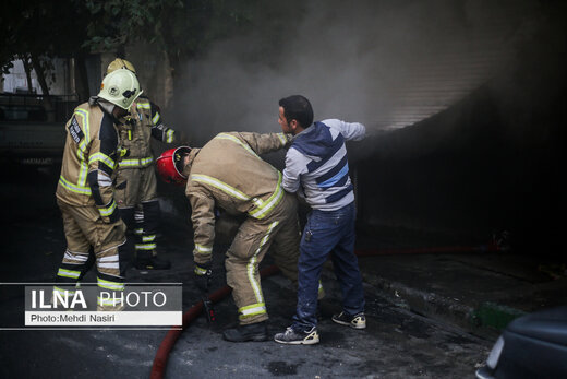 آتش‌سوزی انبار یک ساختمان سه طبقه در خیابان روانمهر تهران