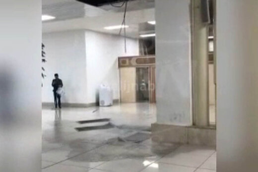 فیلم | ریزش بخشی از سقف کاذب فرودگاه مهرآباد تهران بر اثر شدت باران شب گذشته!