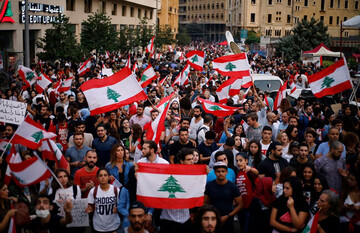 طرفداران حریری باز هم خیابان‌ها را بستند/ نابودی دولت، هدف معترضان 