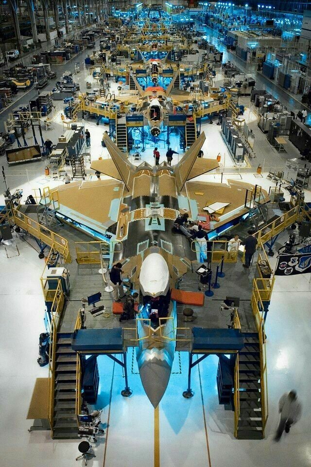 تصویری از خط تولید جنگنده‌های اف ۲۲ در آمریکا