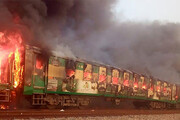 فیلم | صحنه انفجار قطار در پاکستان که جان ۷۳ نفر را گرفت