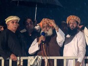 ضرب الاجل رهبر مخالفان به عمران خان