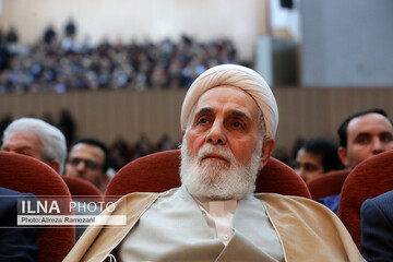 تصویری از ناطق نوری در مراسم ختم اعظم طالقانی تصویری از ناطق نوری در مراسم ختم اعظم طالقانی