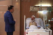 عیادت رئیس دفتر رئیس جمهور از امام جمعه قم +عکس