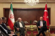 فیلم | دیدار و گفت‌وگو محمدجواد ظریف با وزیر خارجه ترکیه
