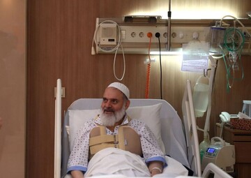 عیادت لاریجانی از امام جمعه قم