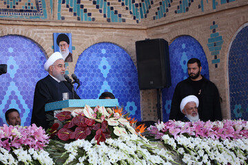 روحانی:مبارزه با فساد دانه‌درشت‌ها کجاست؟ /یک ریال هم در این دولت گم نمی‌شود