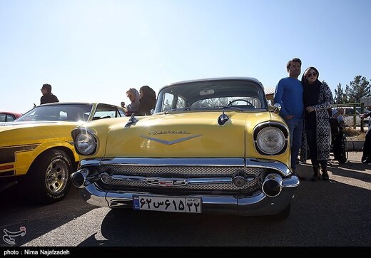 گردهمایی خودروهای کلاسیک در مشهد