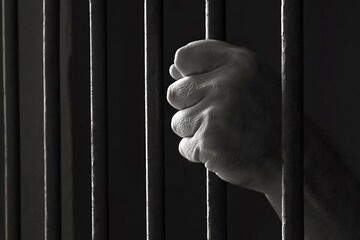 مدیر دولتی فراری بازداشت شد و به زندان افتاد