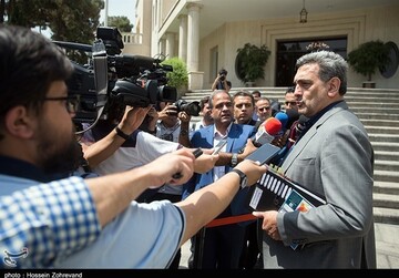 شهردار تهران: آلودگی هوا در مرز هشدار است/ با وارونگی هوا مواجه هستیم