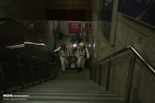 مانور مشترک آتش نشانی، هلال احمر و اورژانس تهران در ایستگاه مترو