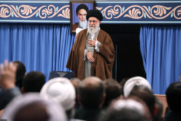 تصویری از دیدار بسیجیان با رهبر انقلاب اسلامی