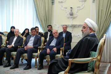 دیدار عیدانه جمعی از اعضای هیئت دولت و مسولین با رئیس جمهور