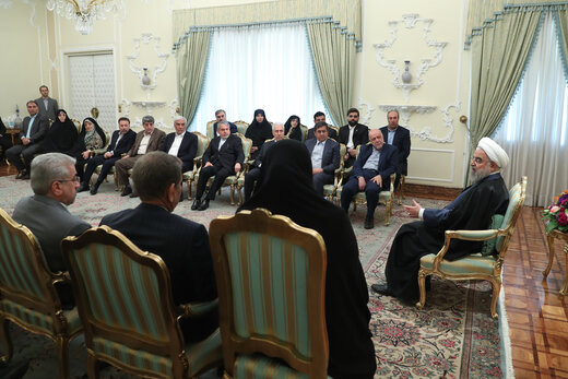 دیدار عیدانه جمعی از اعضای هیئت دولت و مسولین با رئیس جمهور