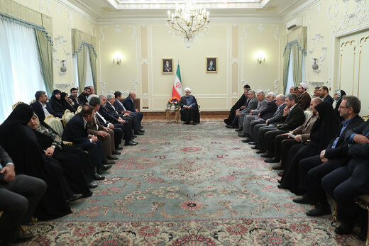 دیدار عیدانه جمعی از اعضای هیئت دولت و مسولین با رئیس جمهور