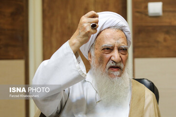 موحدی کرمانی: نتوانستیم آدم‌سازی کنیم، والسلام/بازرگان تو زرد از آب درآمد/دهاتی‌ها برای انتخاب کاندیدای اصلح به آخوند روستا مراجعه کنند