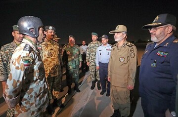 حضور شبانه و سرزده فرمانده کل ارتش در جمع چتربازان تیپ 55 هوابرد