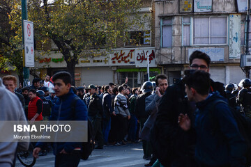 اعتراضات مردمی به افزایش قیمت بنزین