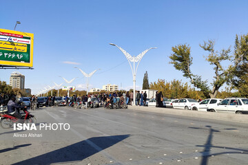 اعتراضات مردمی به افزایش قیمت بنزین