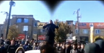 حمله کیهان به موضعگیری سلبریتی ها در برابر اغتشاشگران