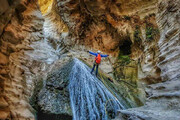 تصاویر | آبشار زیبای دَرزو در دل کوه‌های سنگی