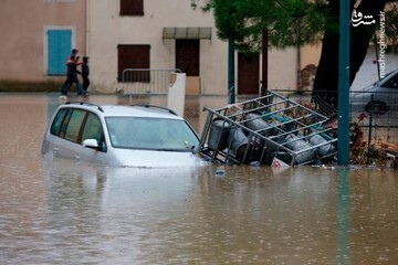 غرق شدن خودروها در سیل فرانسه