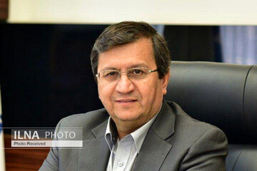 همتی: برخی صادرکنندگان دنبال فروش ارز با قیمت بالاتر هستند