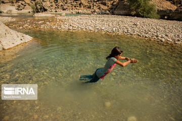 زنان چشمه
