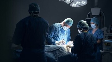 خروج کلیه ۷.۴ کیلوگرمی از بدن بیمار هندی