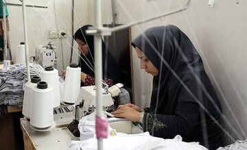 زنان در ایران ۱۳ ساعت کمتر از مردان کار می‌کنند