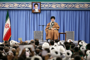 قائد الثورة: الشعب الإيراني أثبت مرة أخرى بأنه قوي وعظيم