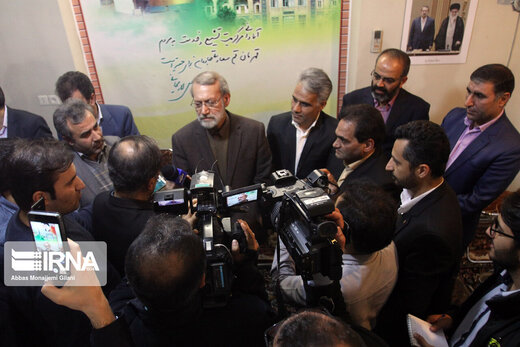 لاریجانی در این نشست اقتصادی انصراف خود از کاندیداتوری مجلس را اعلام کرد/عکس