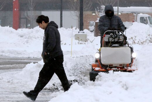 گرفتار شدن مردم آمریکا در برف