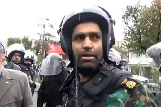 فیلم | فرمانده یگان ویژه:این باتوم ما به هر کسی بخورد ، دستش را میشکند تا جایی که راه دارد صبوری کنید