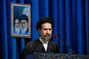 واکنش تریبون های نماز جمعه به حمله هواداران ترامپ به کنگره /برنامه ریزی اقتصادی را به رفع تحریم ها موکول نکنیم